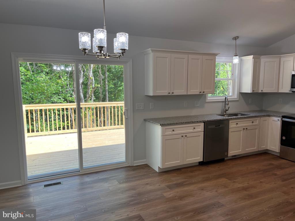 319 Twin Lakes Dr