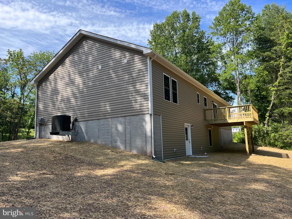 319 Twin Lakes Dr