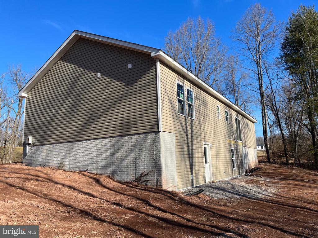 319 Twin Lakes Dr
