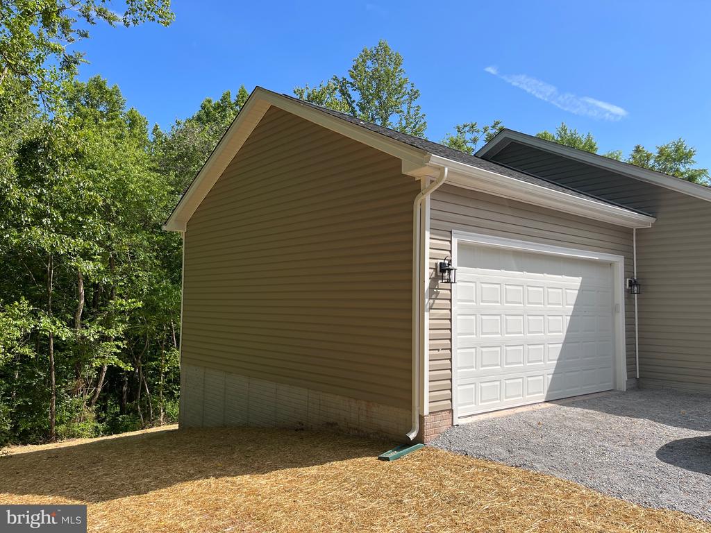 319 Twin Lakes Dr