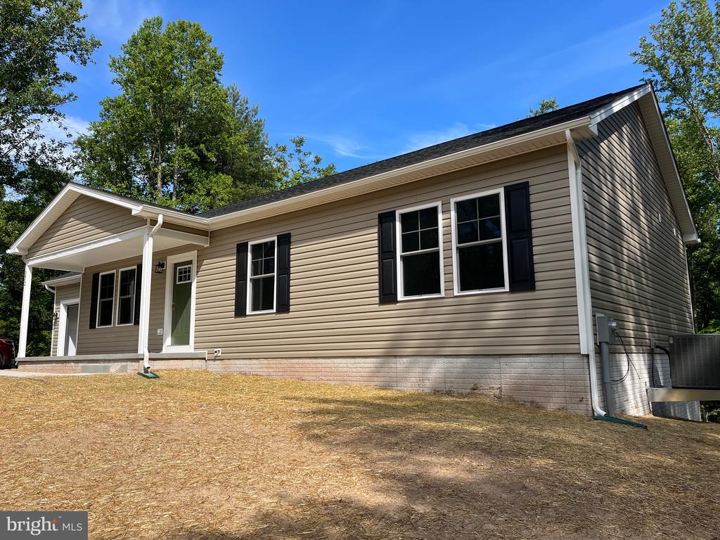 319 Twin Lakes Dr