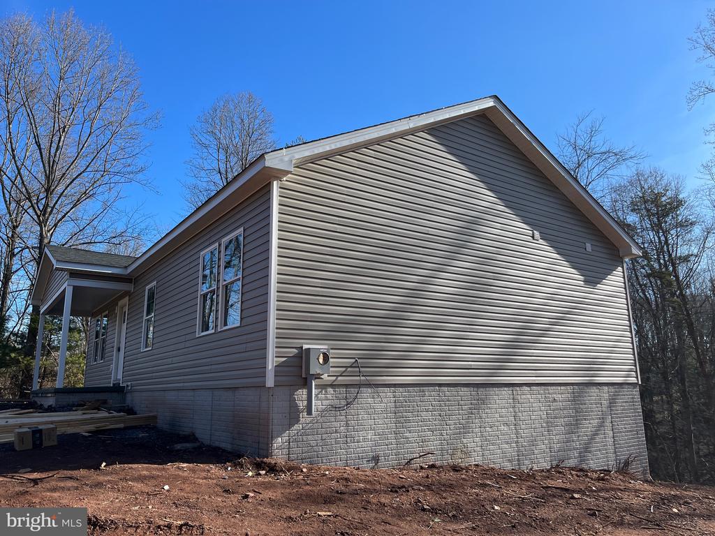 319 Twin Lakes Dr