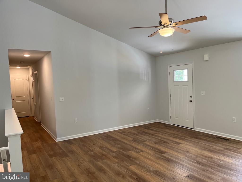 319 Twin Lakes Dr