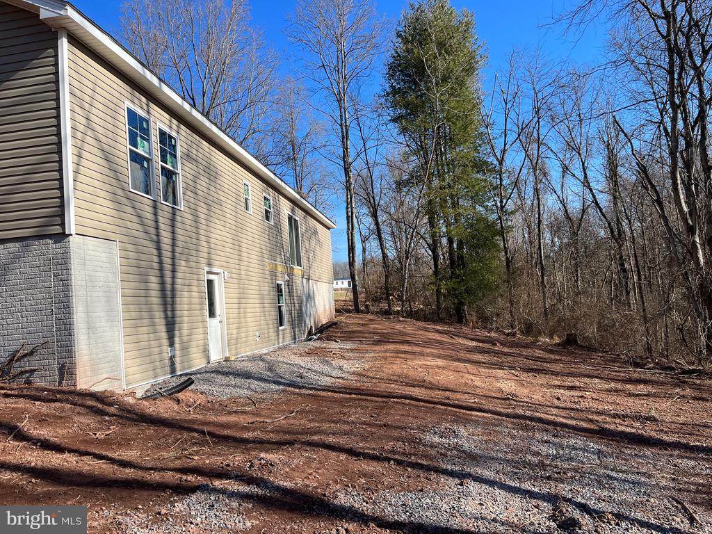 319 Twin Lakes Dr