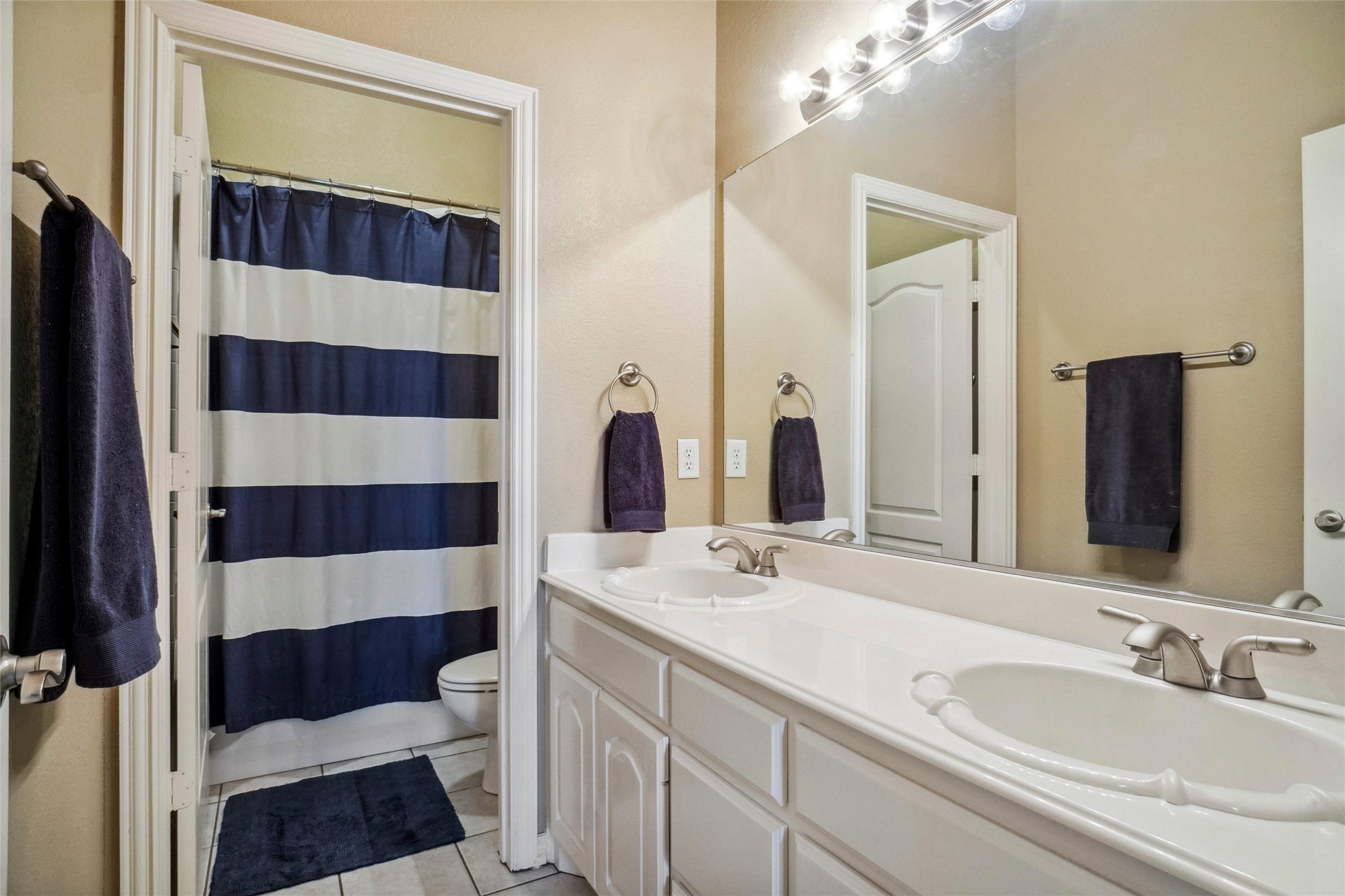 613 W Aurora Vista Trail