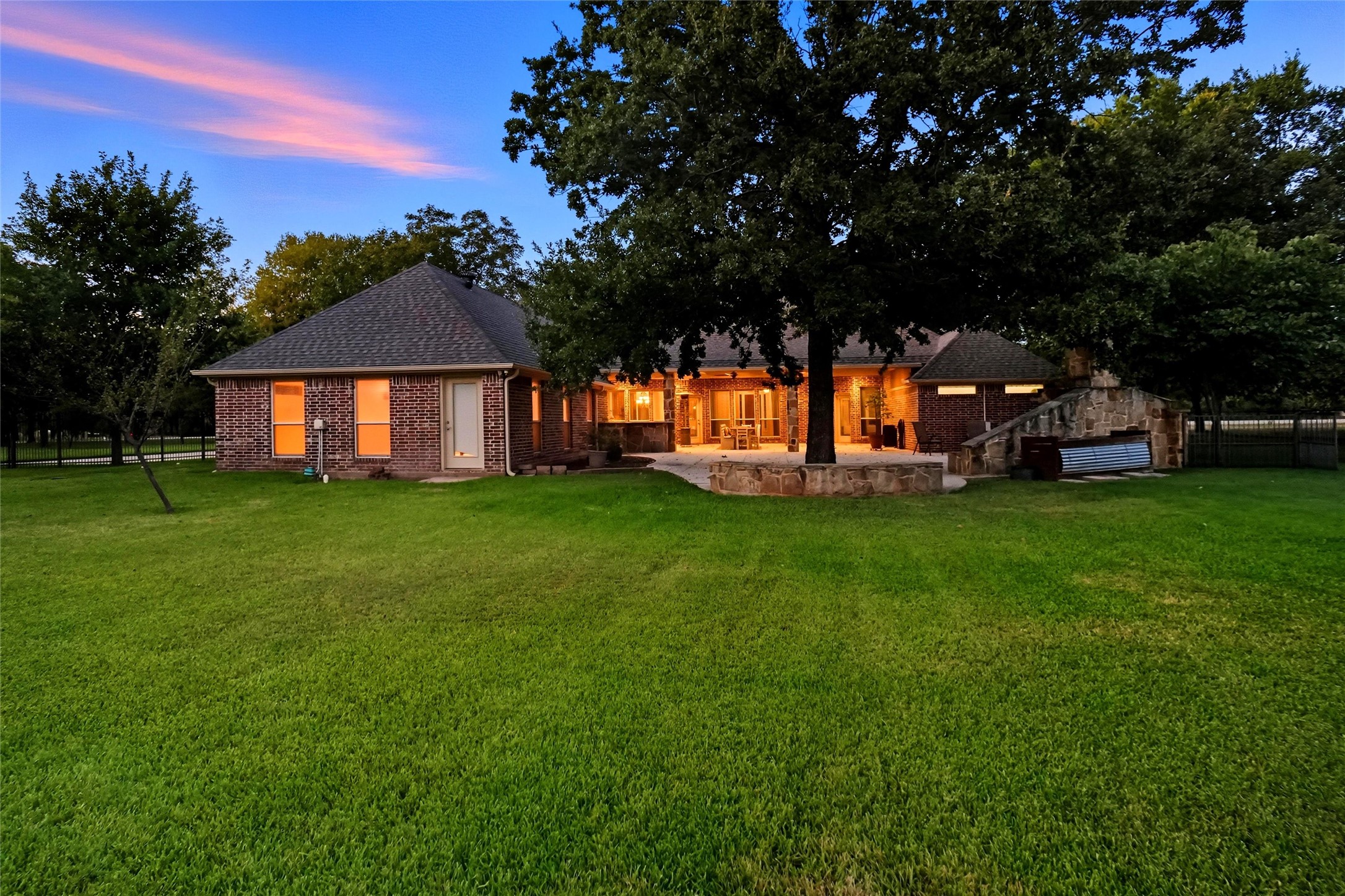 613 W Aurora Vista Trail
