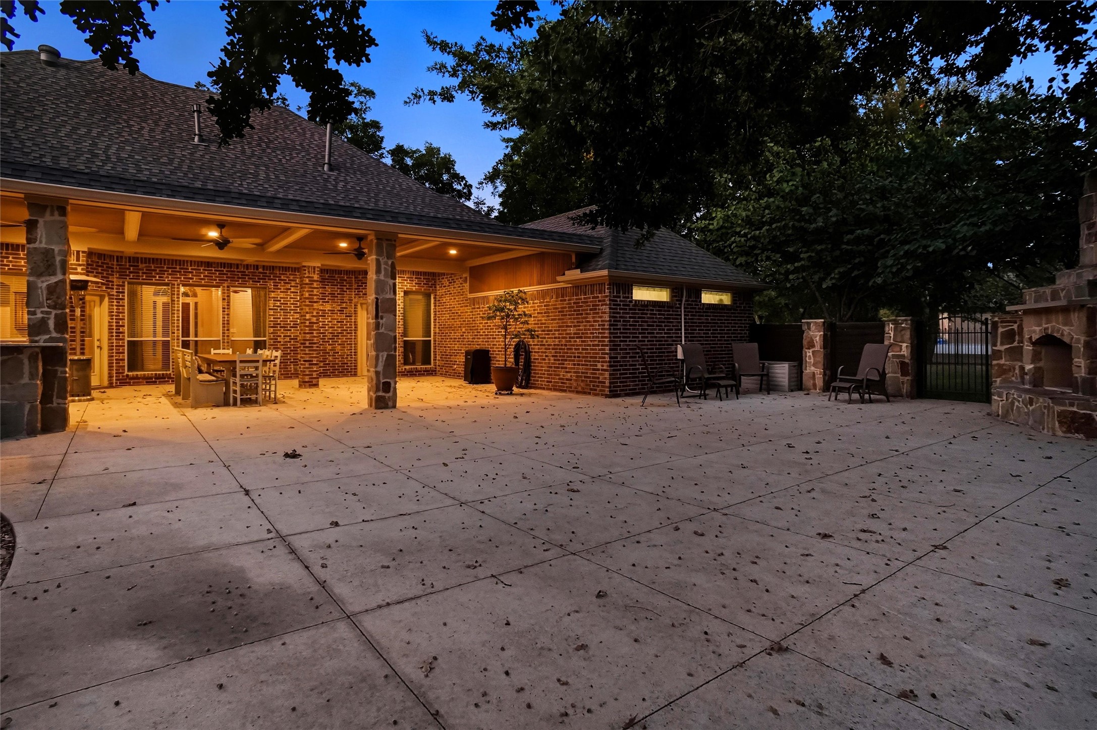 613 W Aurora Vista Trail