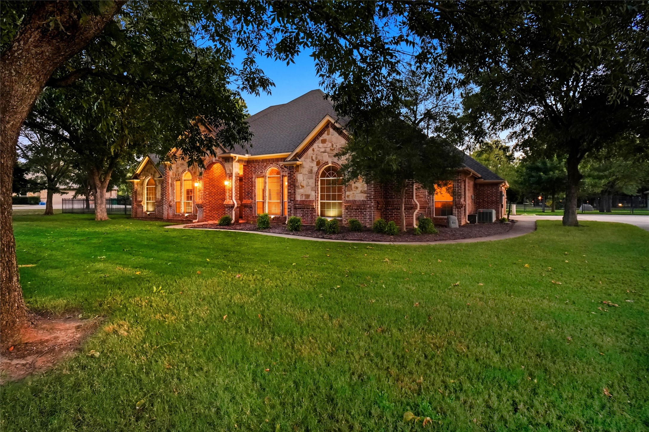 613 W Aurora Vista Trail