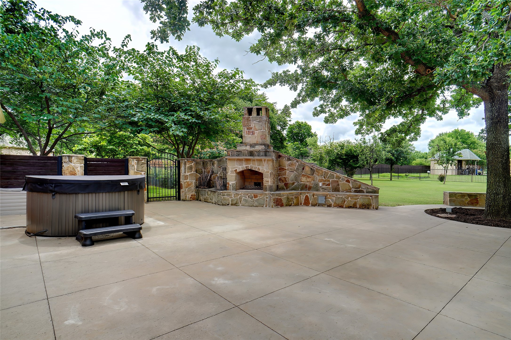 613 W Aurora Vista Trail