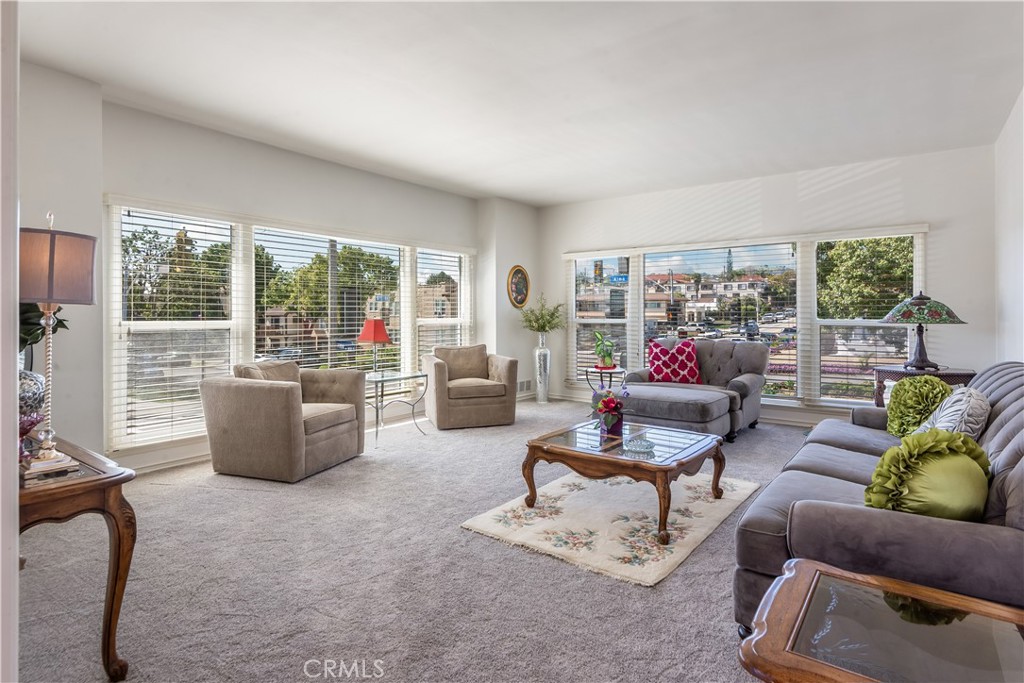 990 W 9th Street