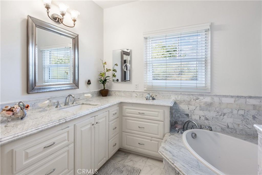 990 W 9th Street