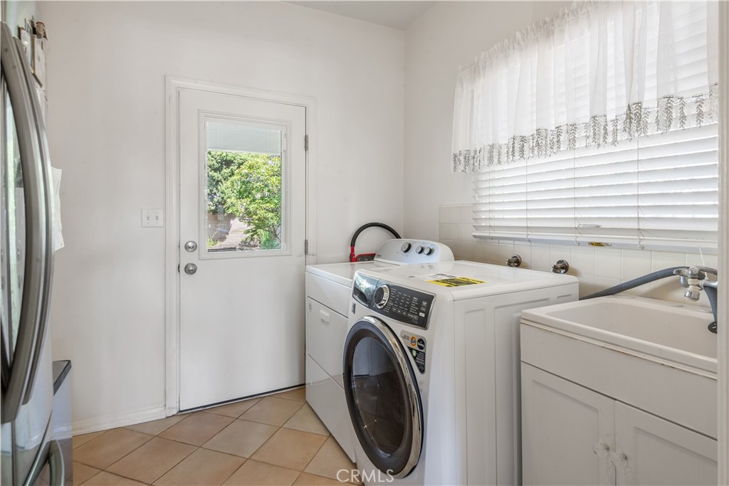 990 W 9th Street