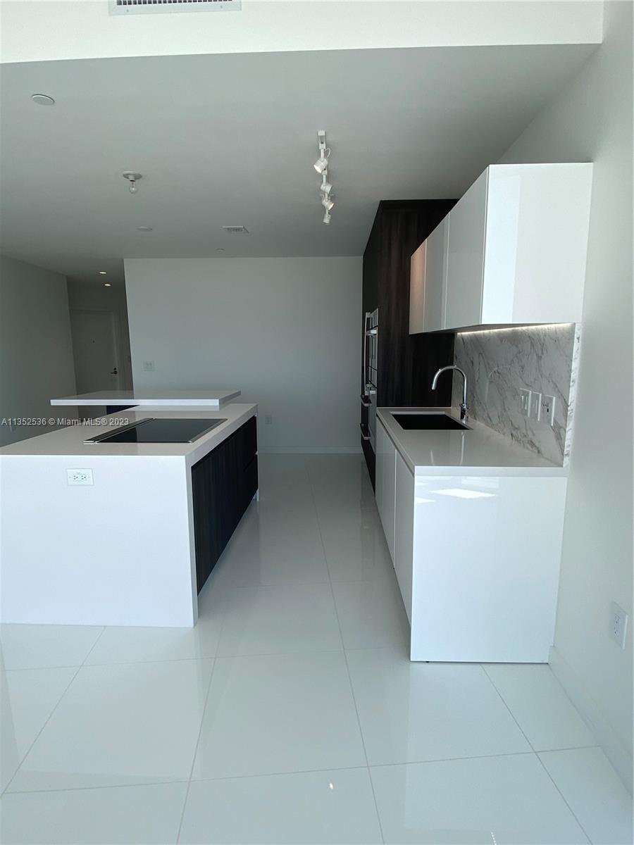 851 NE 1st Avenue # 2610