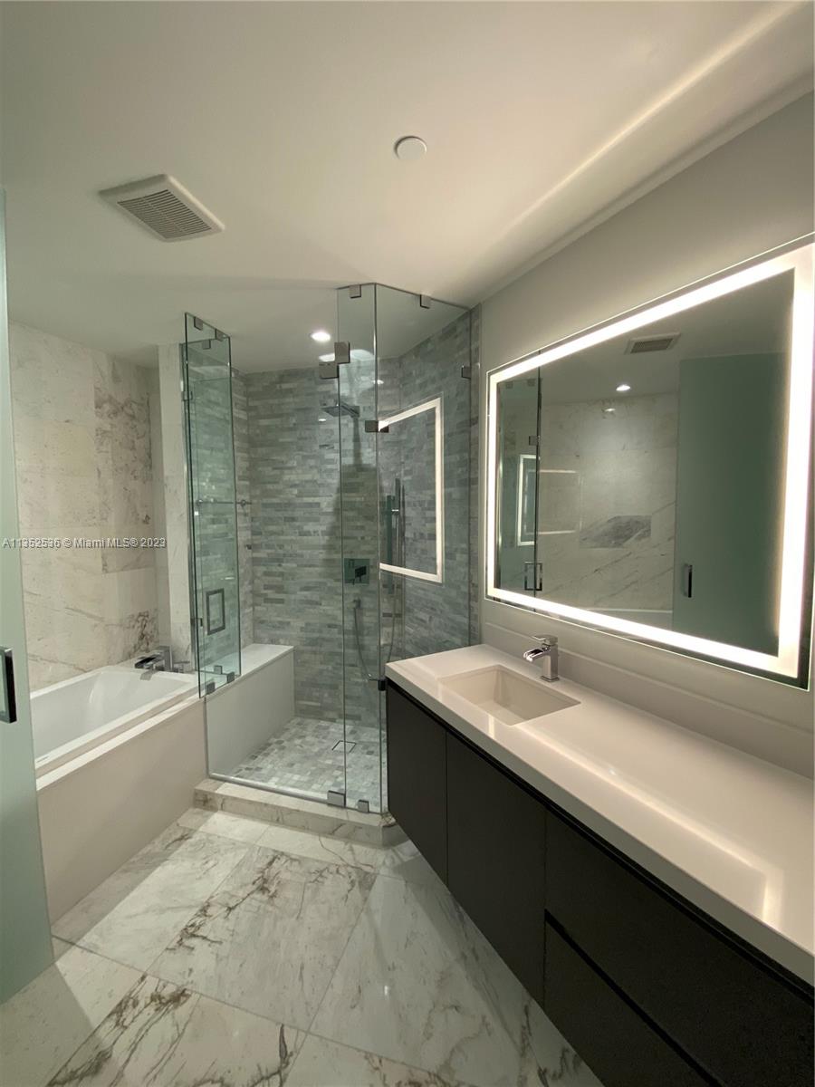 851 NE 1st Avenue # 2610
