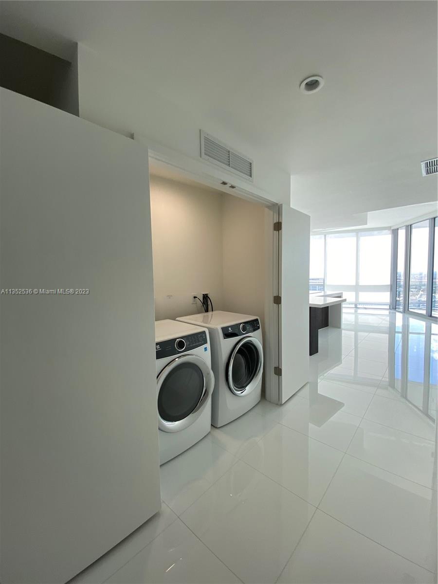 851 NE 1st Avenue # 2610