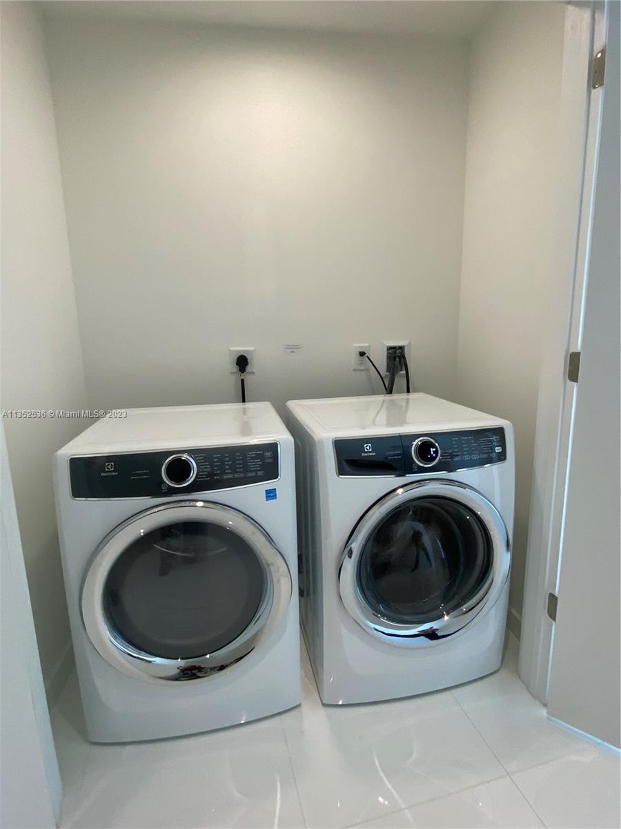851 NE 1st Avenue # 2610