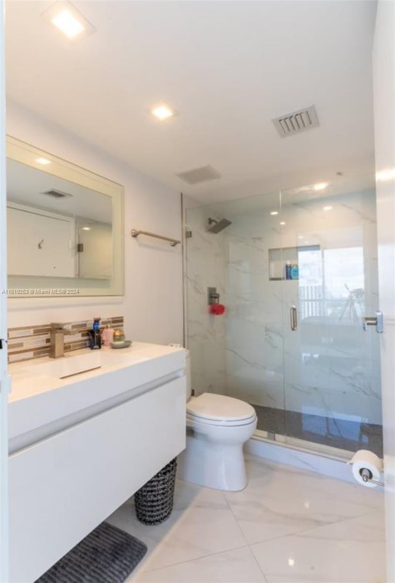 7601 E Treasure Dr # 2111