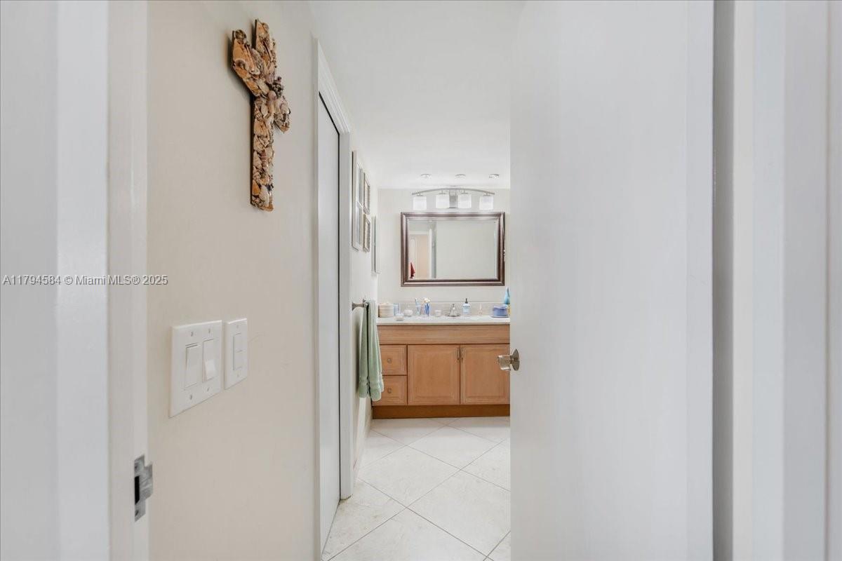 2100 S Ocean Dr # 10E