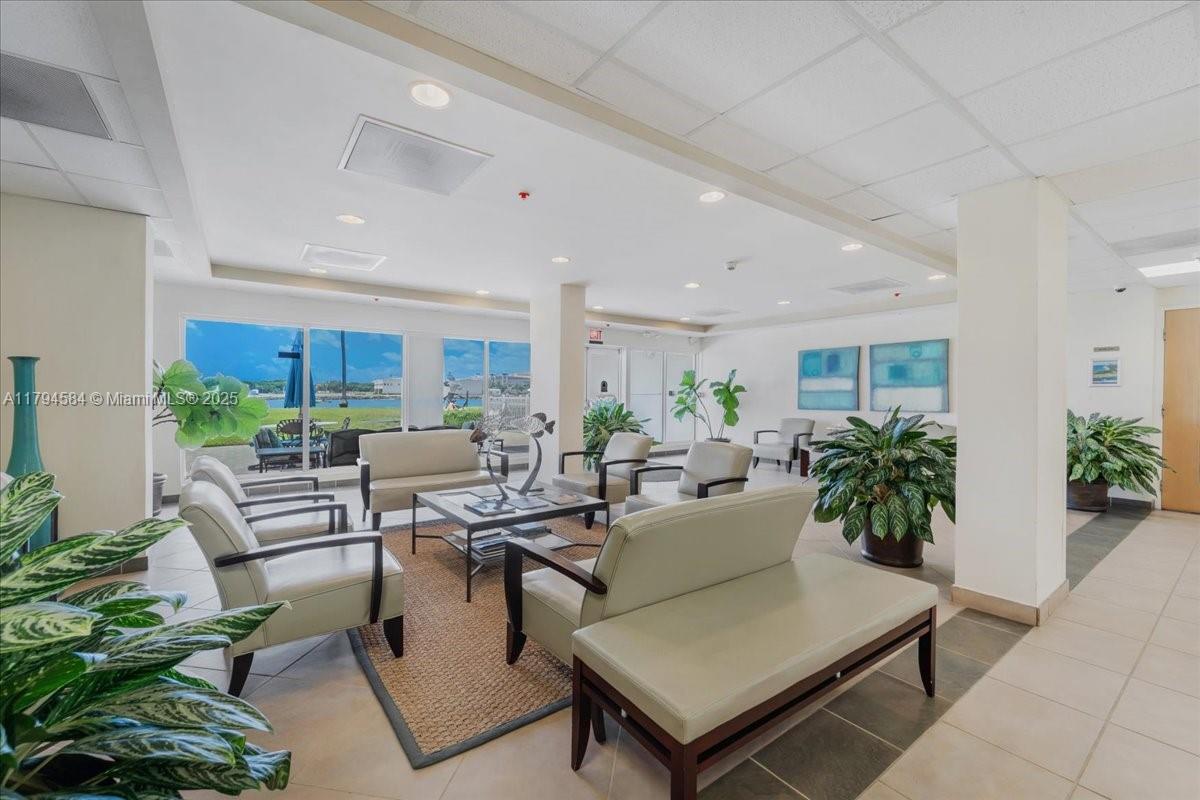 2100 S Ocean Dr # 10E