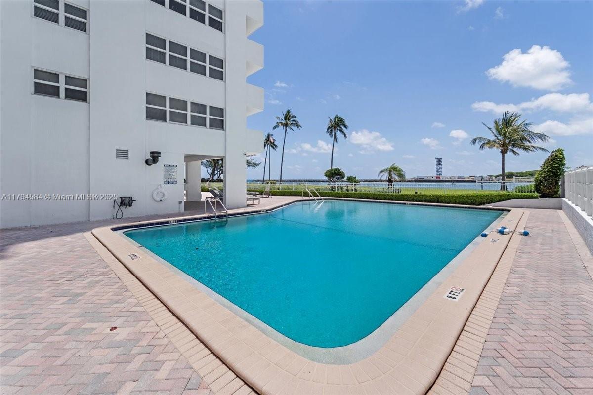 2100 S Ocean Dr # 10E