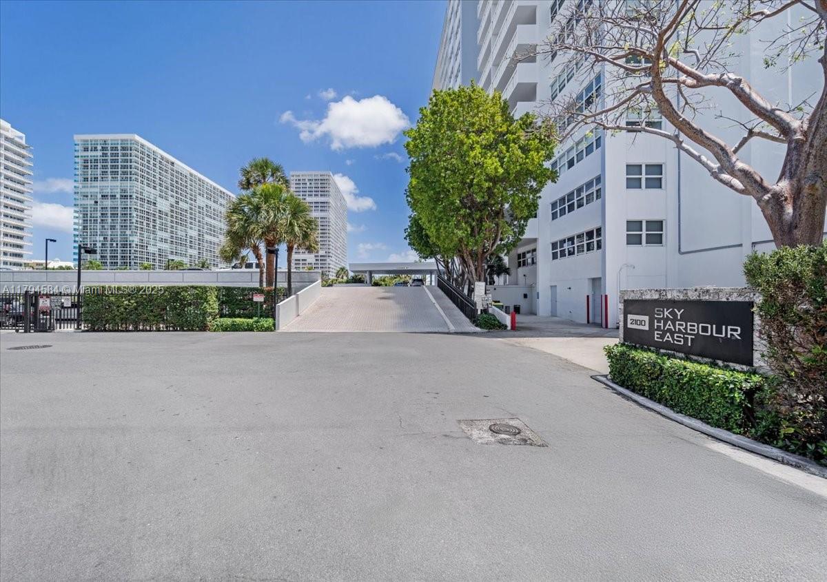 2100 S Ocean Dr # 10E
