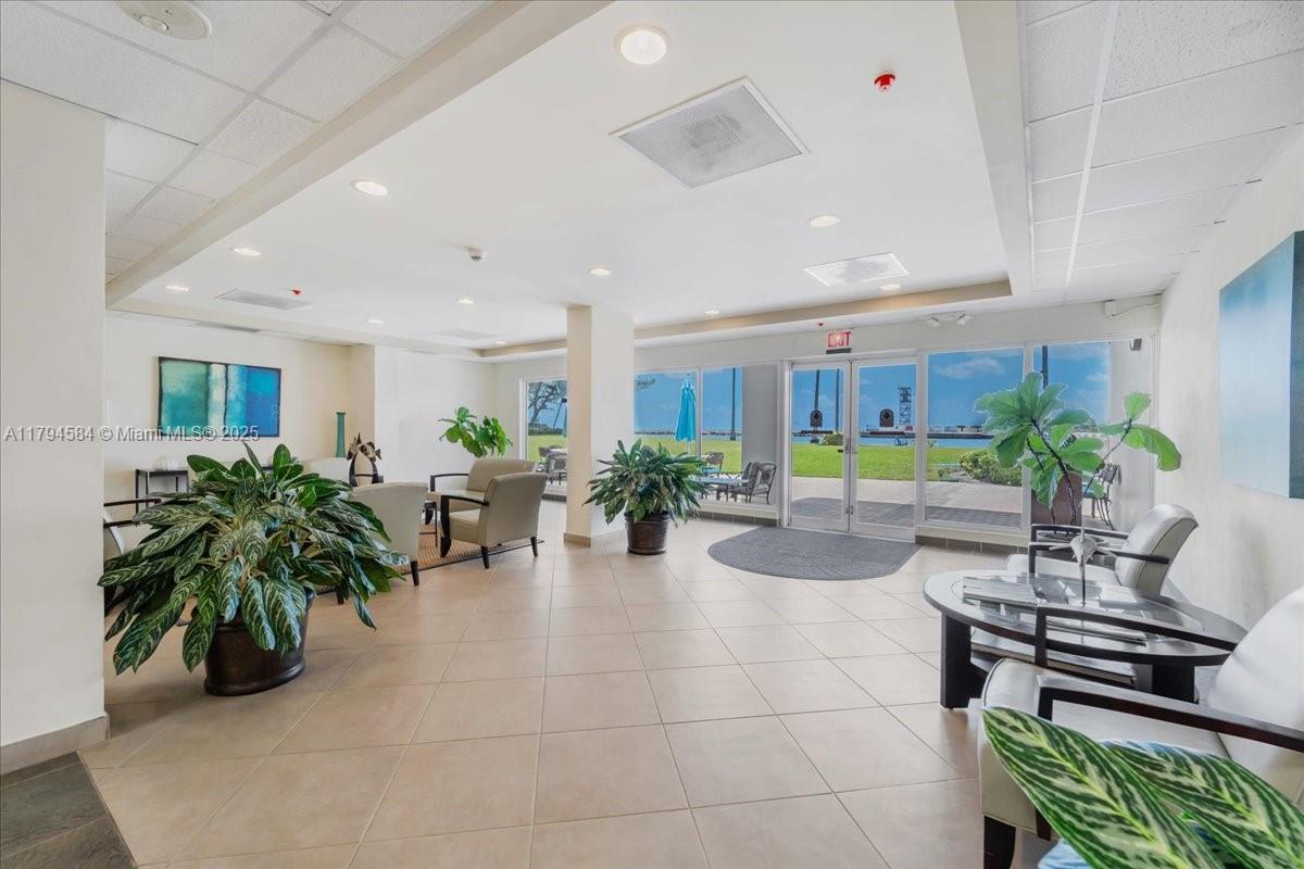 2100 S Ocean Dr # 10E