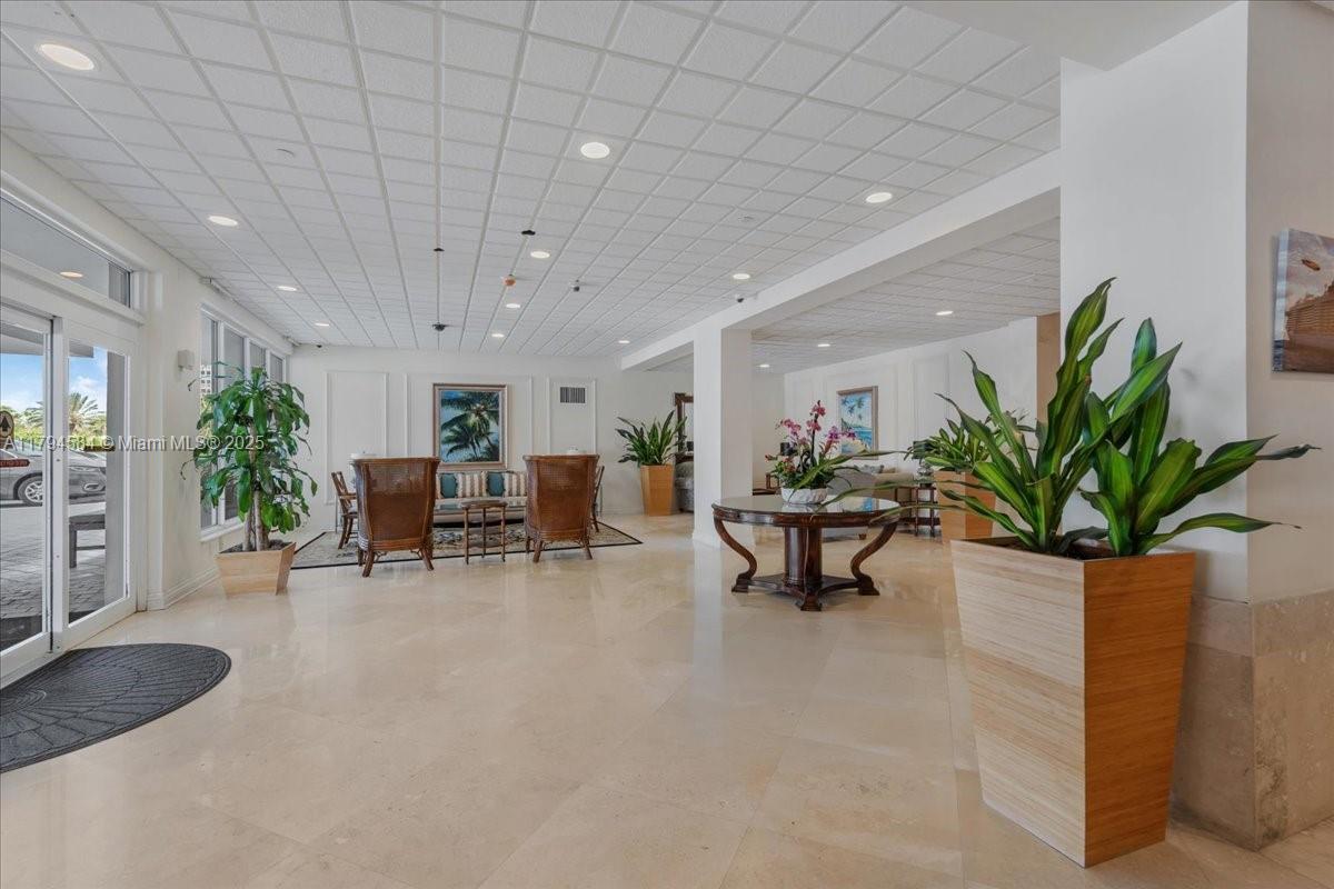2100 S Ocean Dr # 10E