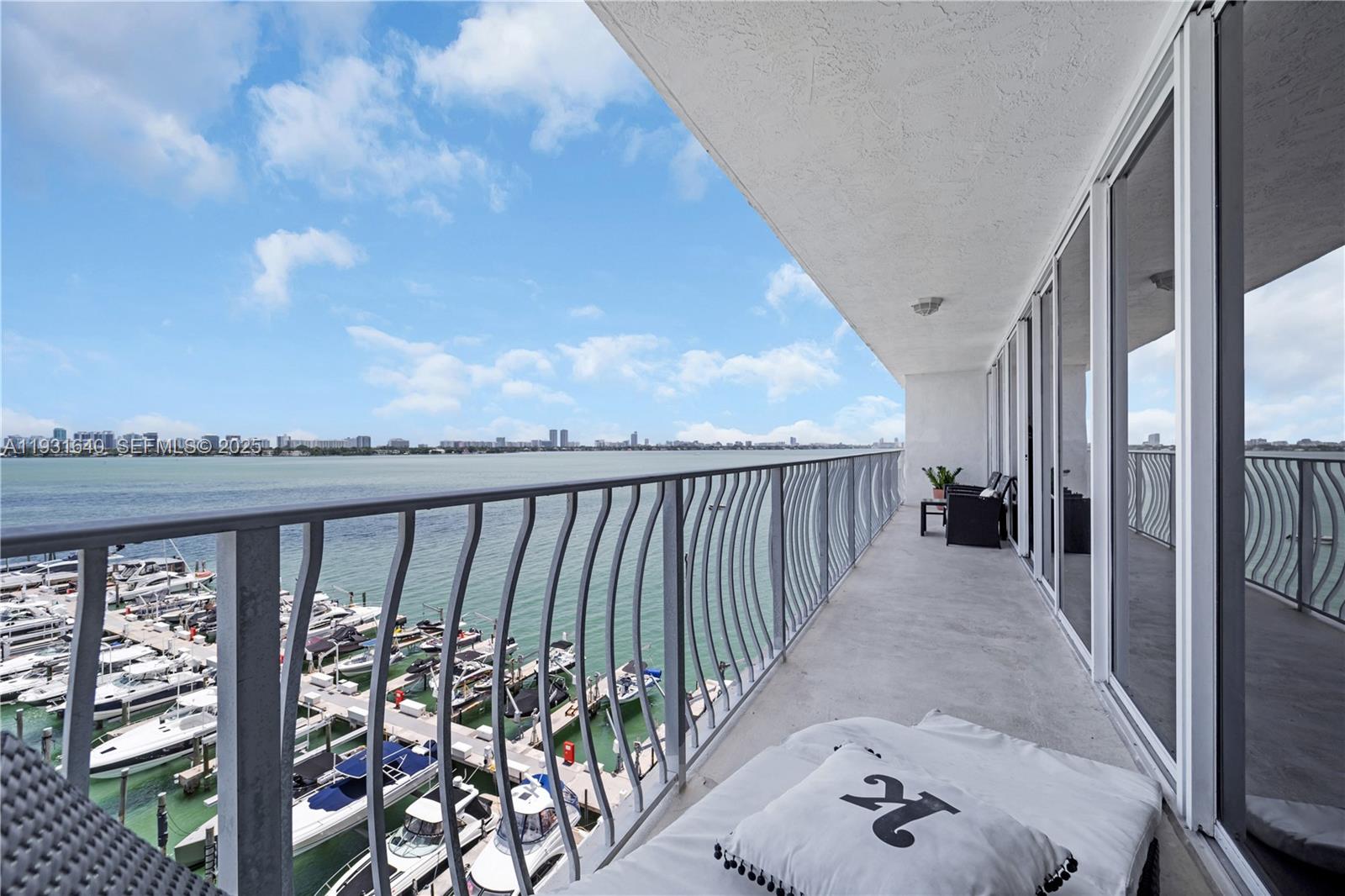 7601 E Treasure Dr # 819