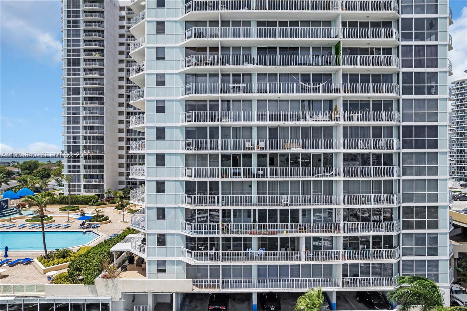 7601 E Treasure Dr # 819