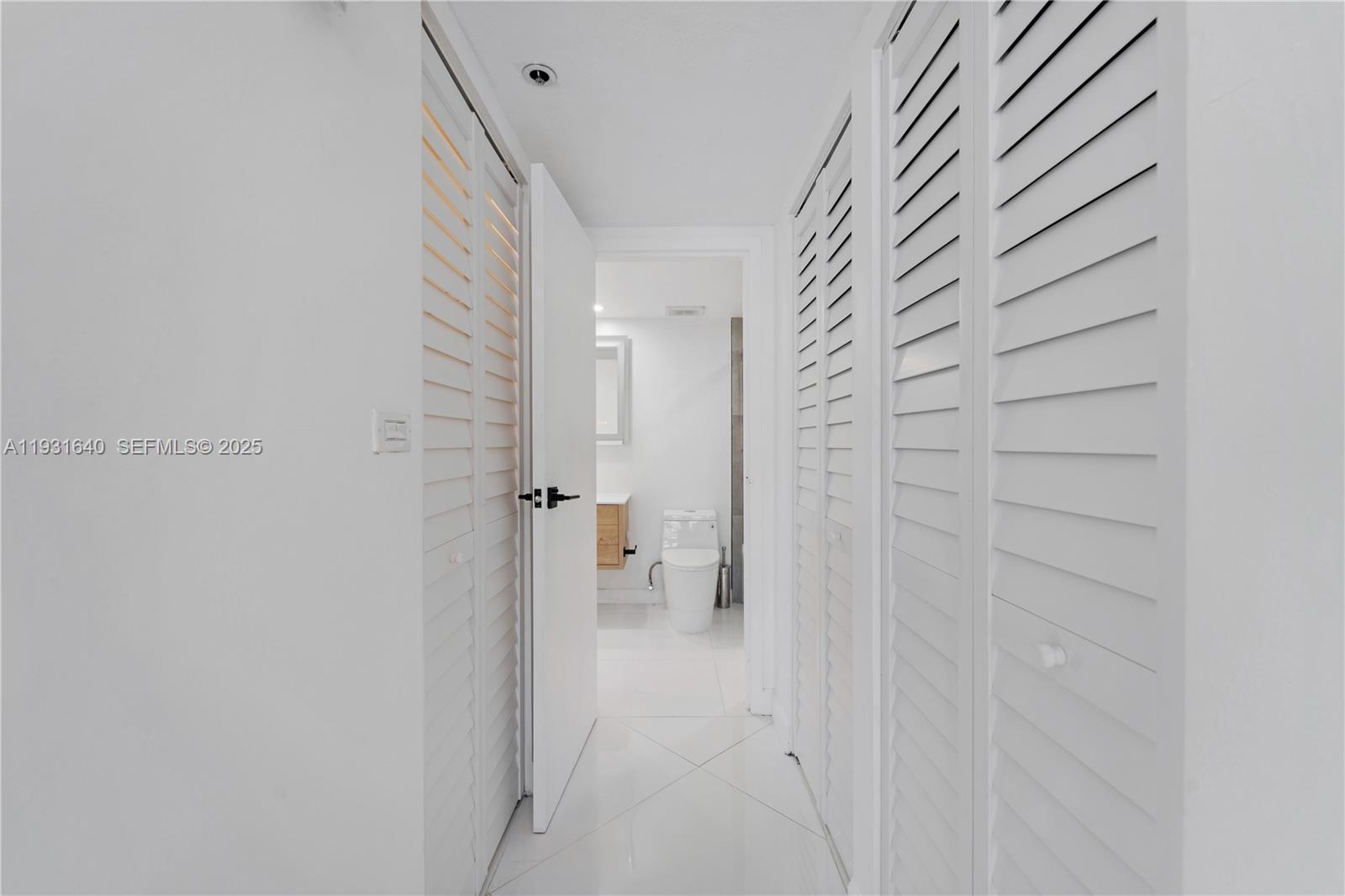 7601 E Treasure Dr # 819