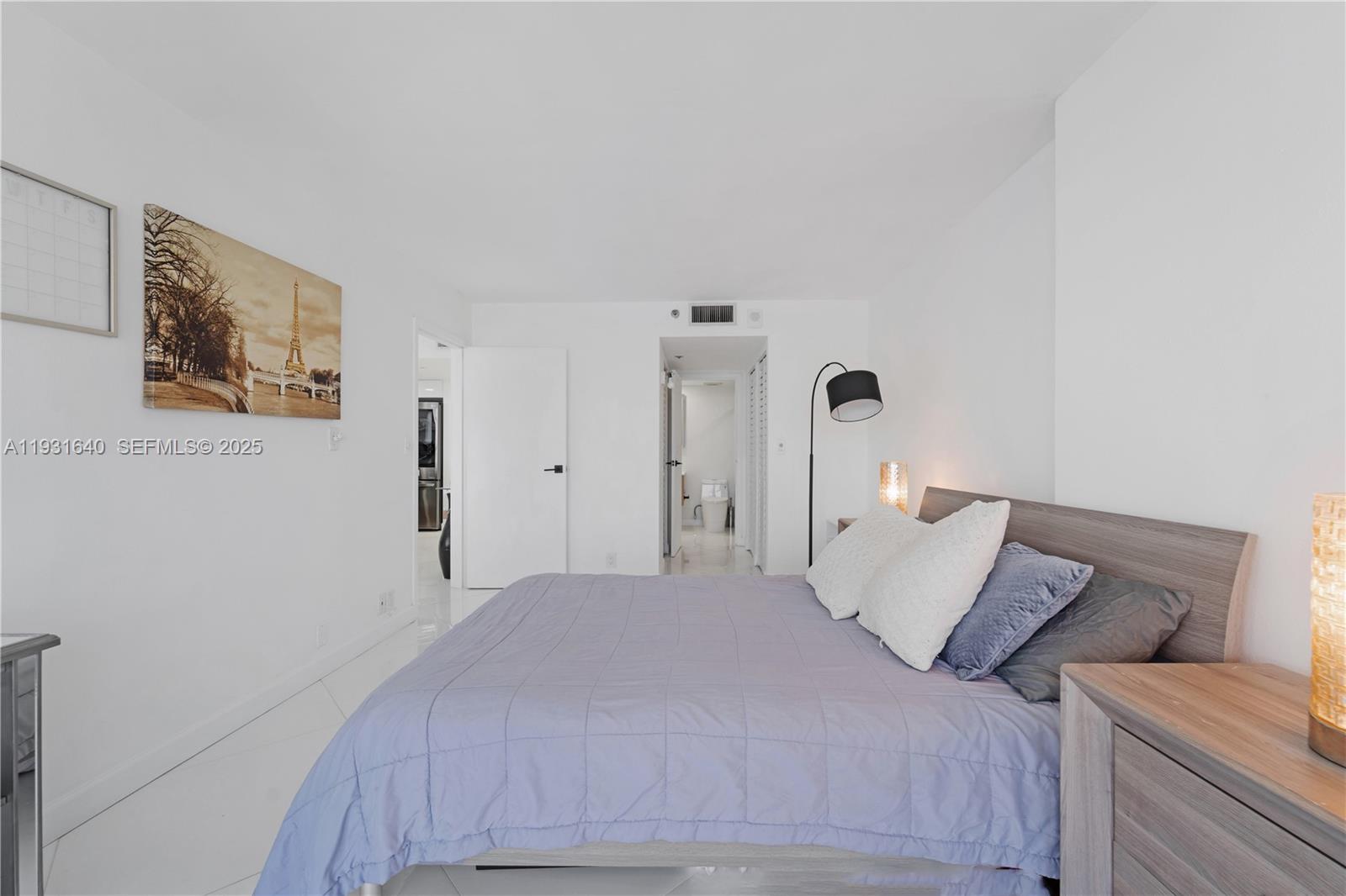 7601 E Treasure Dr # 819