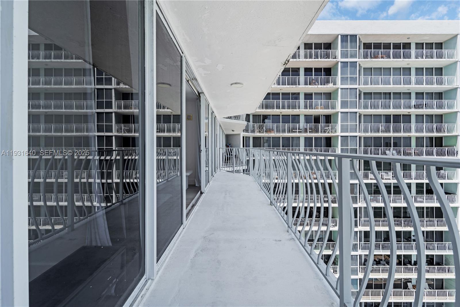 7601 E Treasure Dr # 819