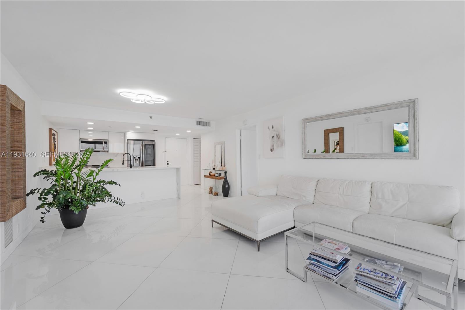 7601 E Treasure Dr # 819