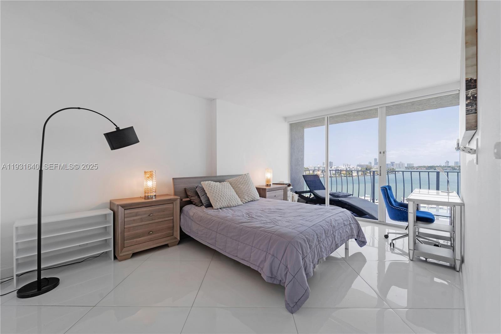 7601 E Treasure Dr # 819