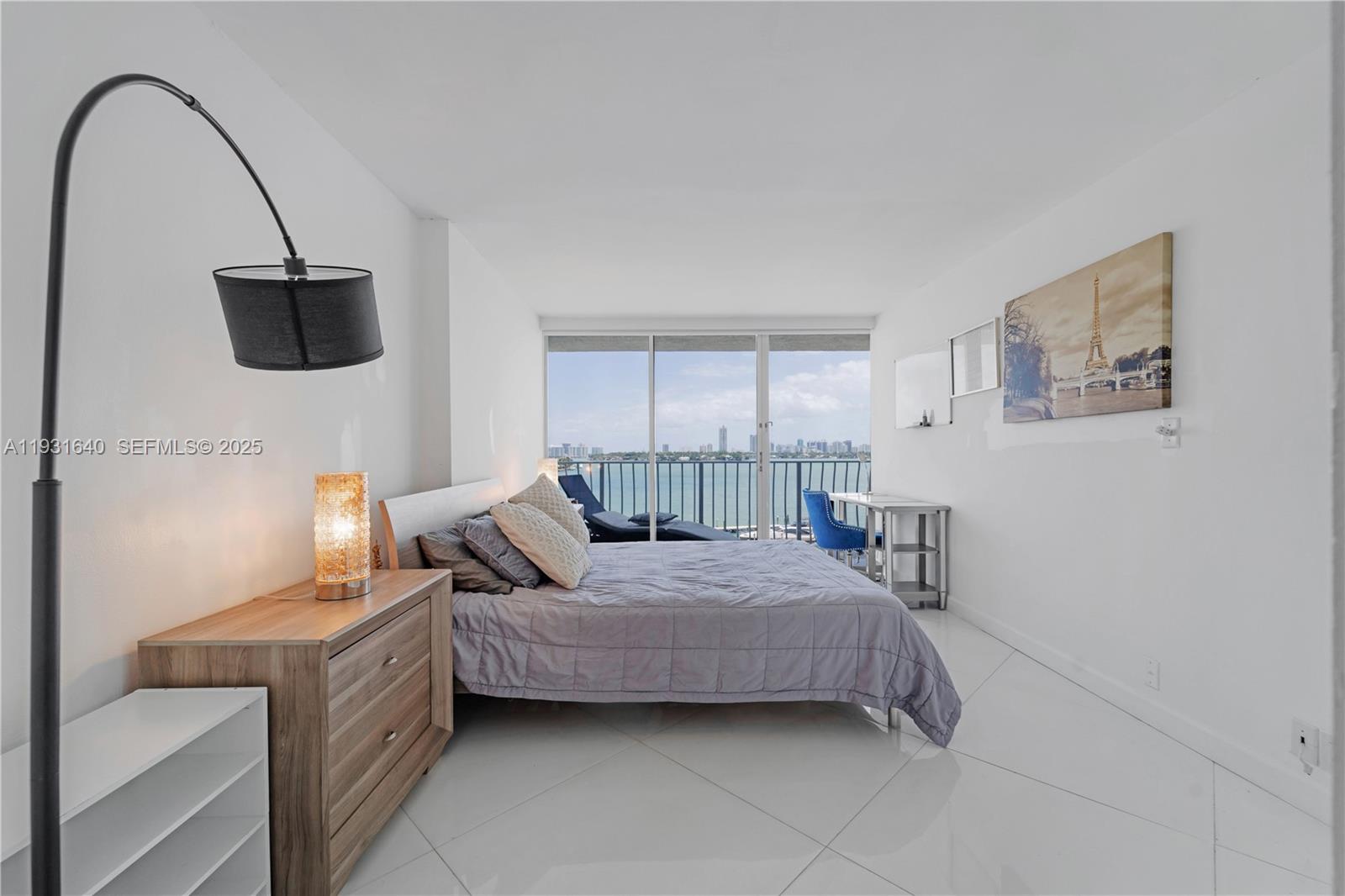 7601 E Treasure Dr # 819