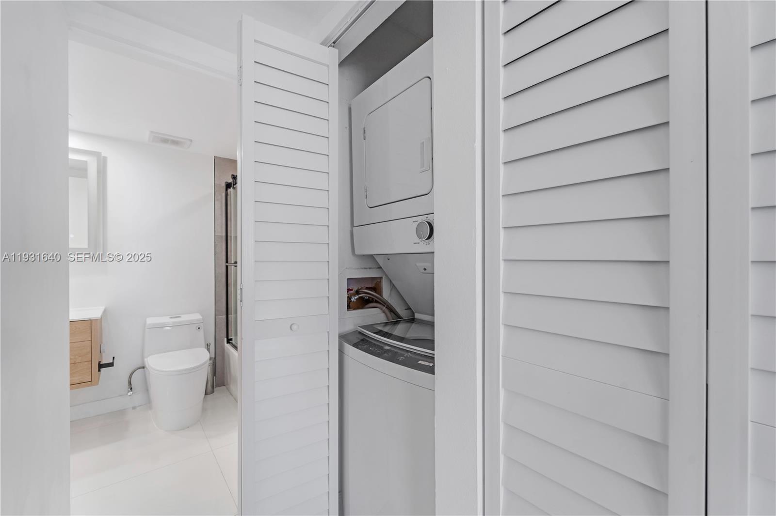 7601 E Treasure Dr # 819