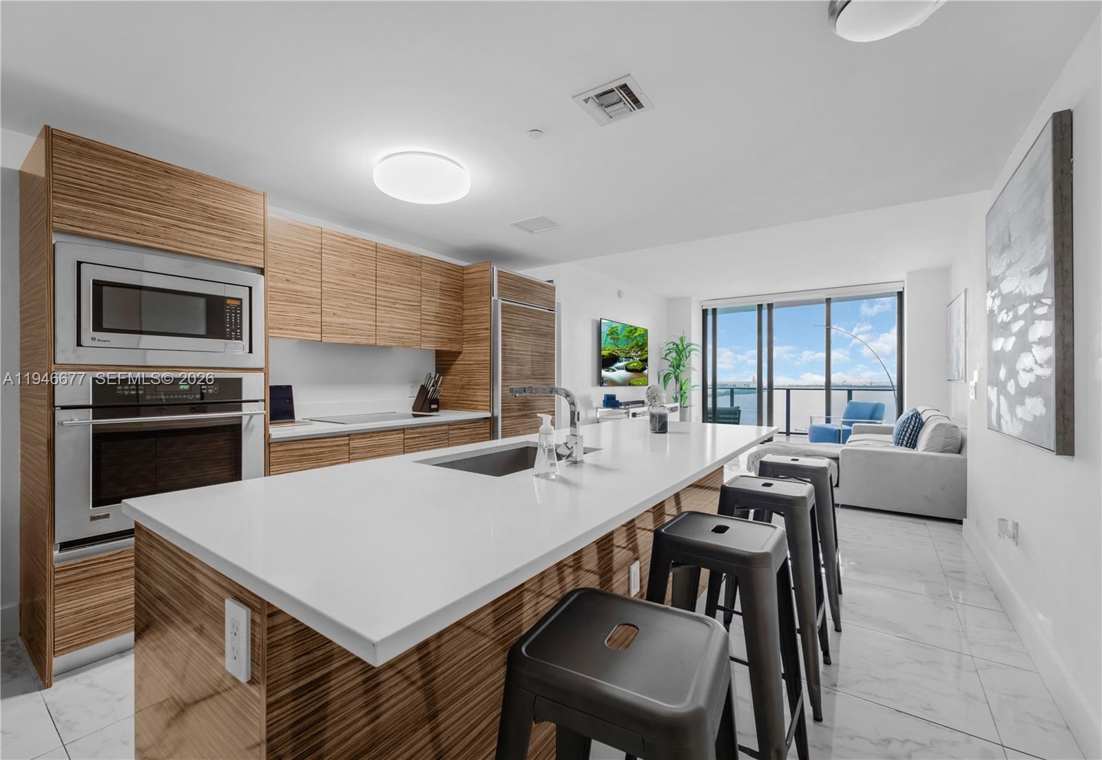 460 NE 28th St # 3002