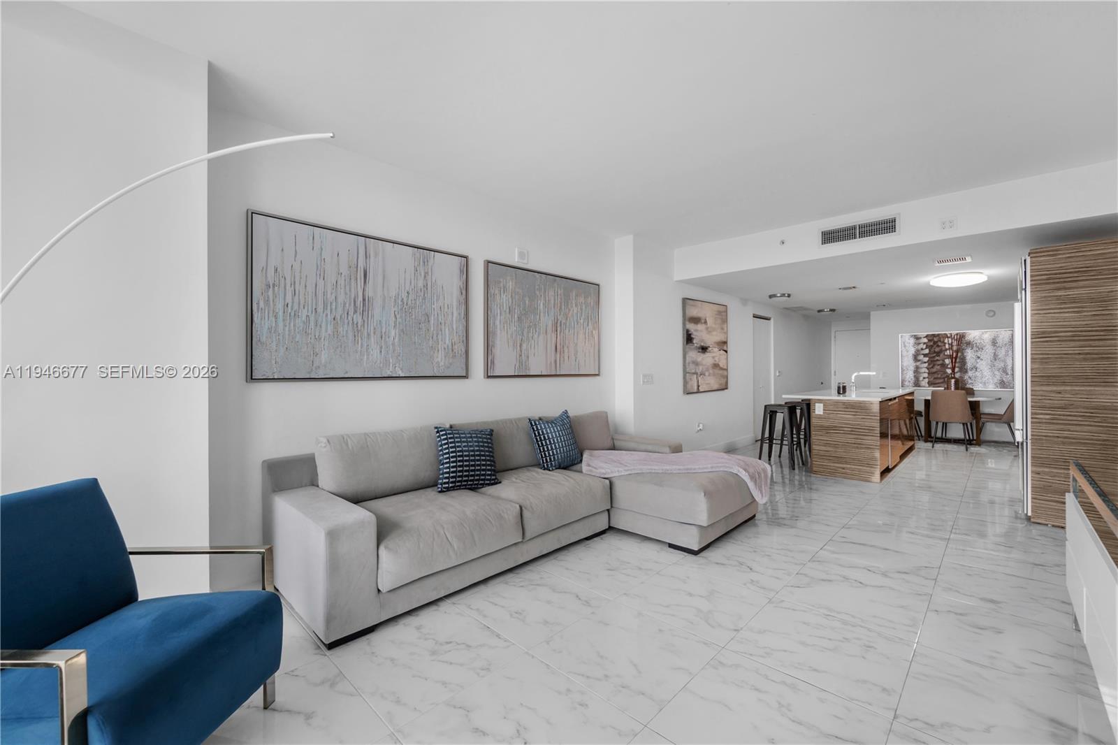 460 NE 28th St # 3002