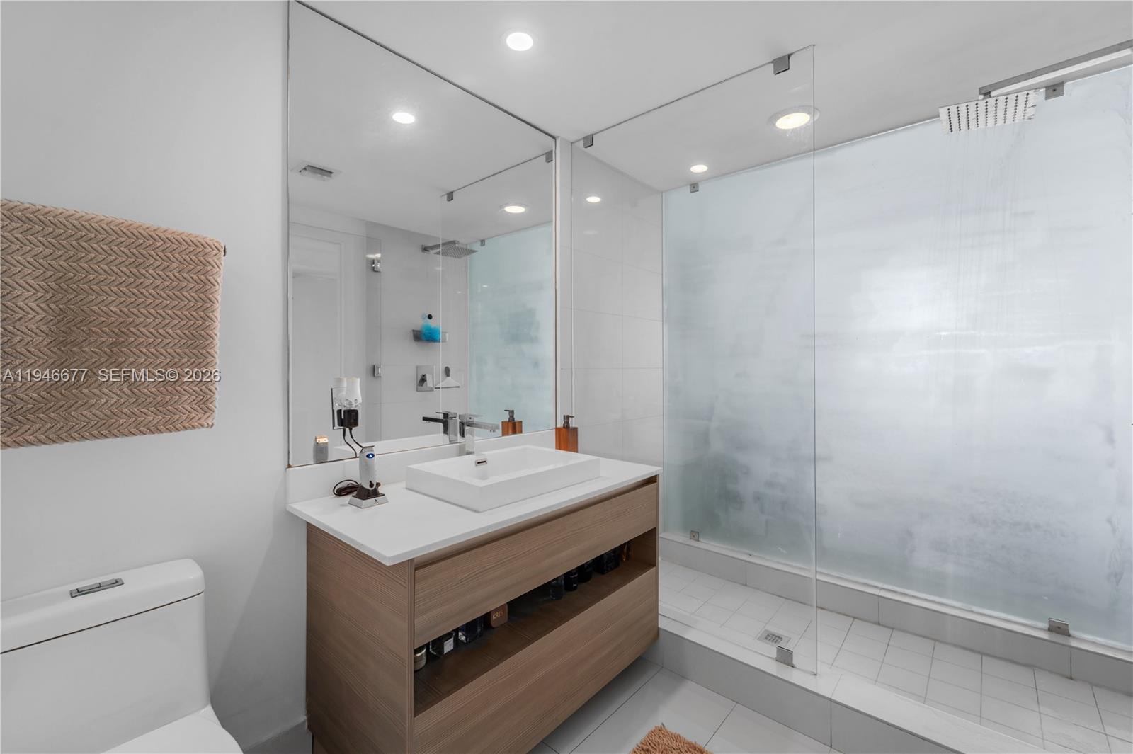 460 NE 28th St # 3002