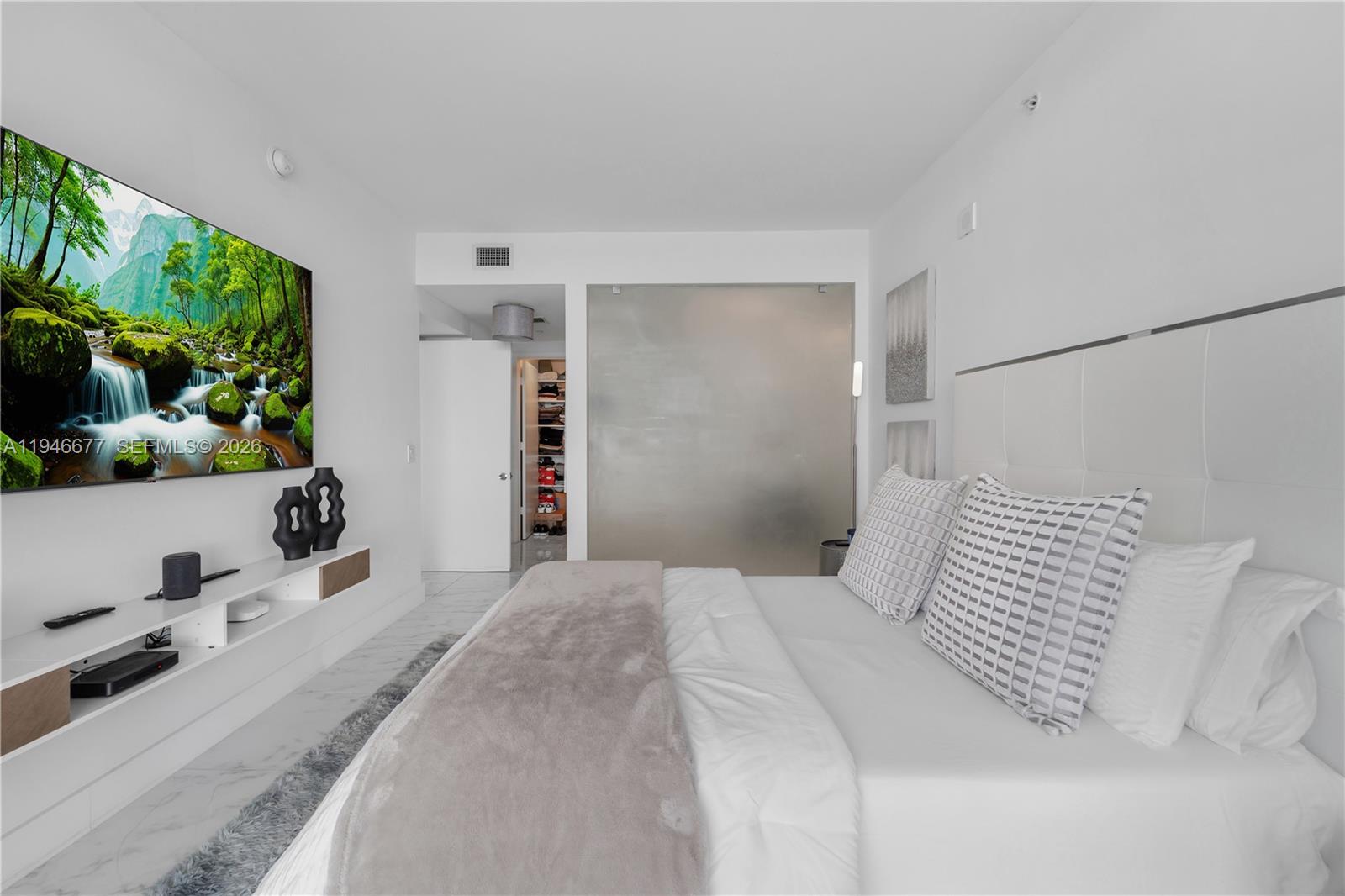 460 NE 28th St # 3002