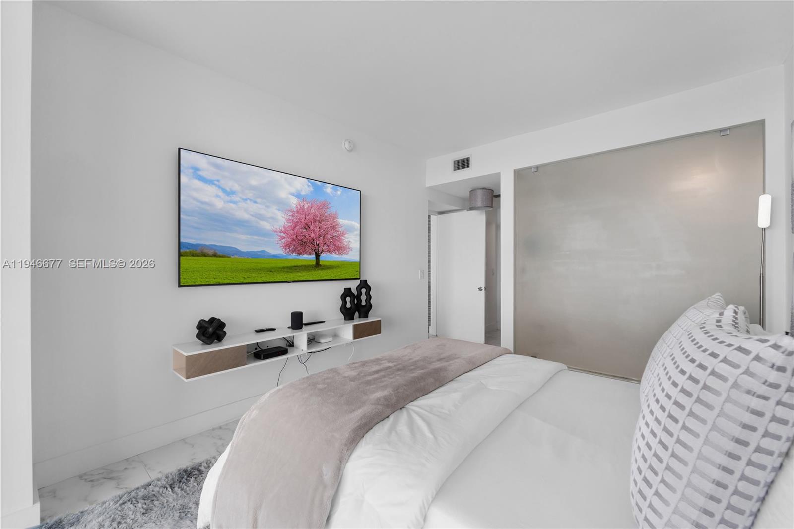 460 NE 28th St # 3002