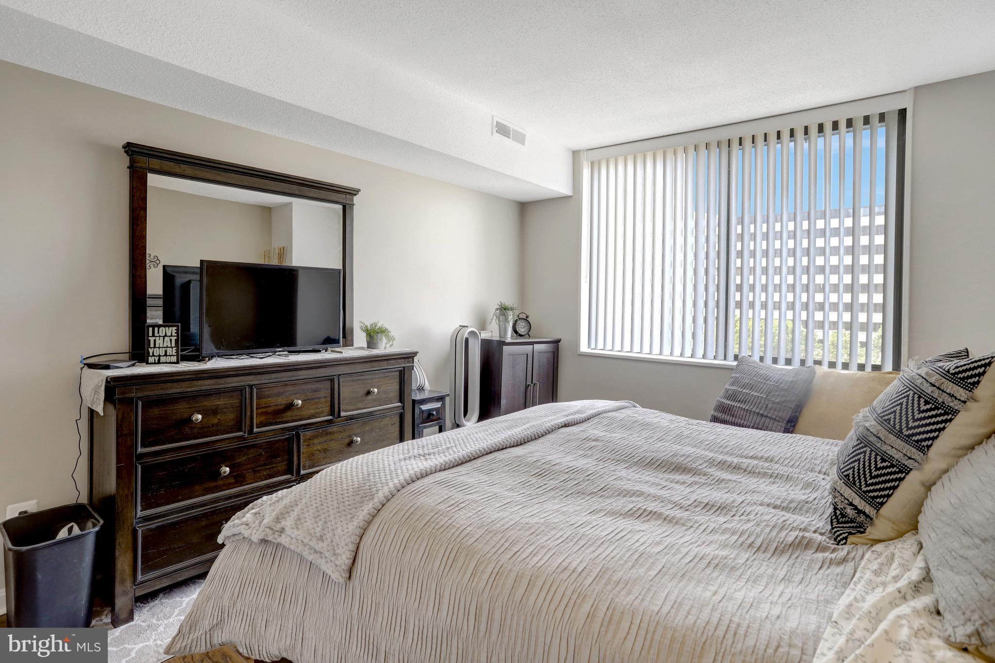 3713 S George Mason Dr #713