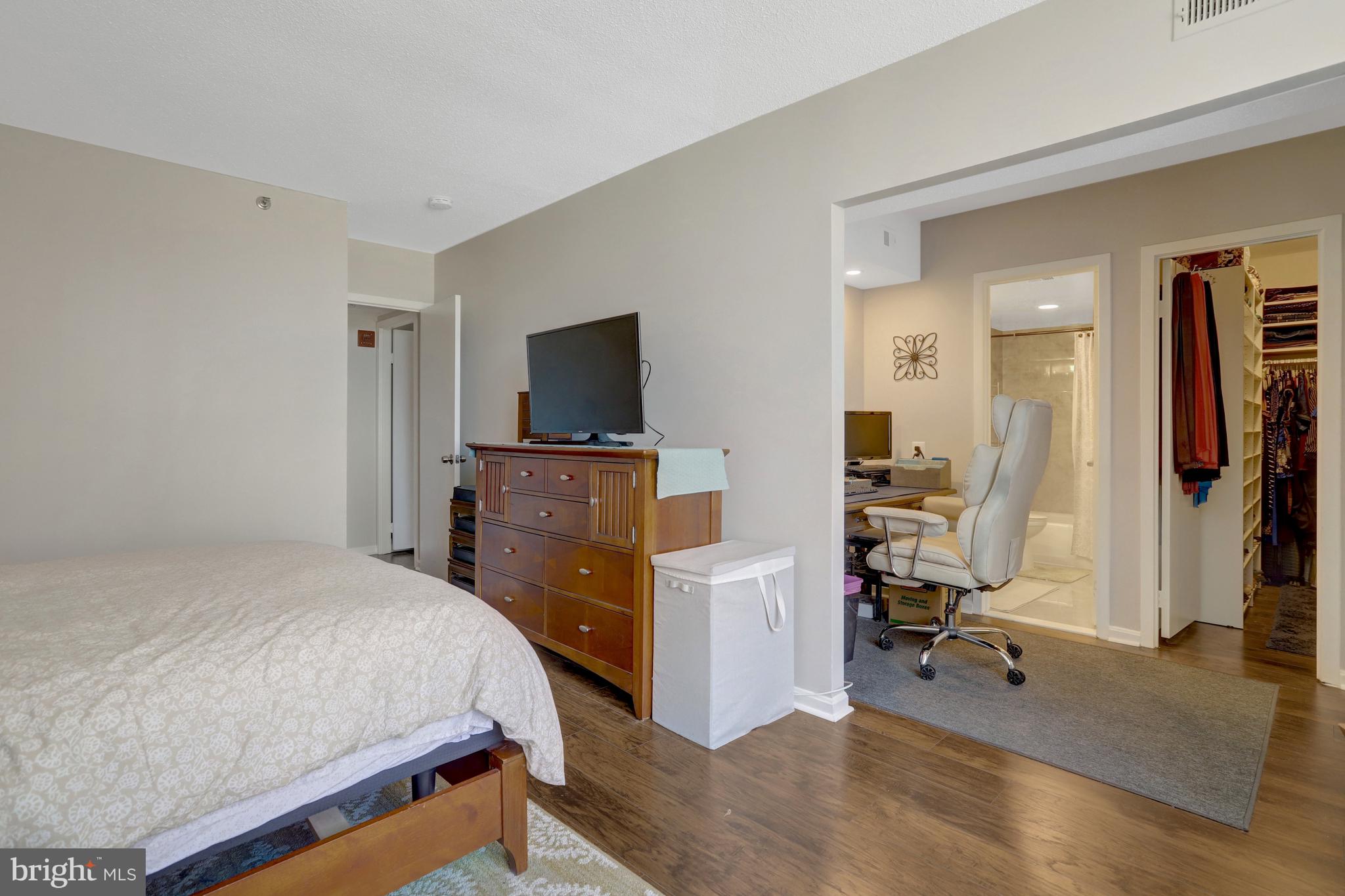 3713 S George Mason Dr #713