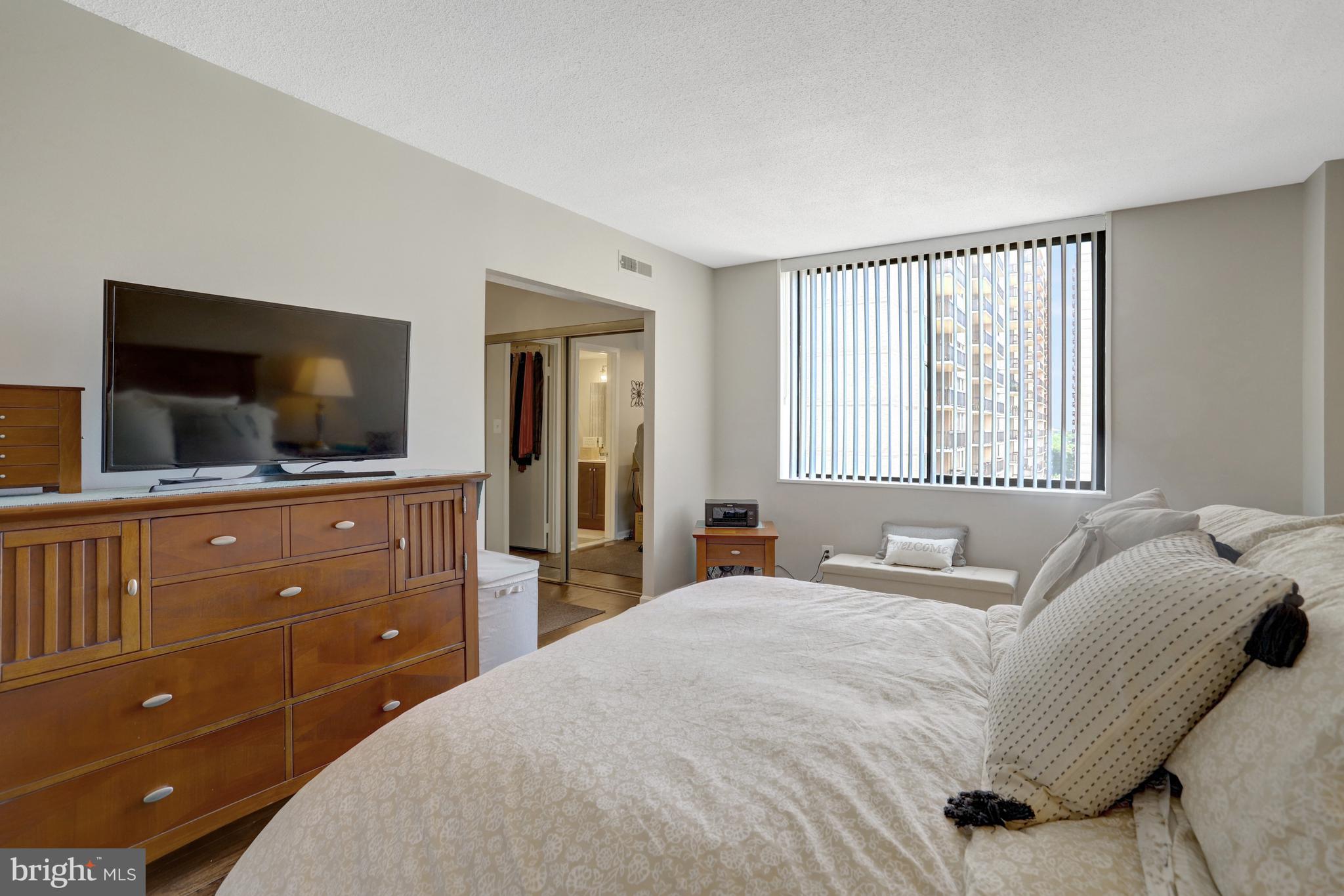 3713 S George Mason Dr #713