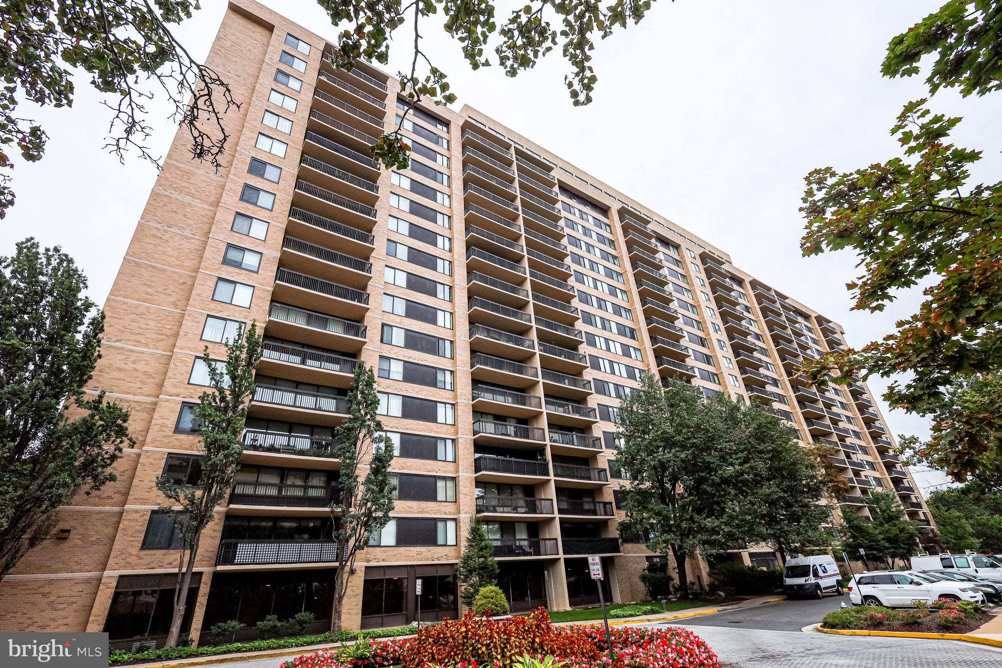 3713 S George Mason Dr #713