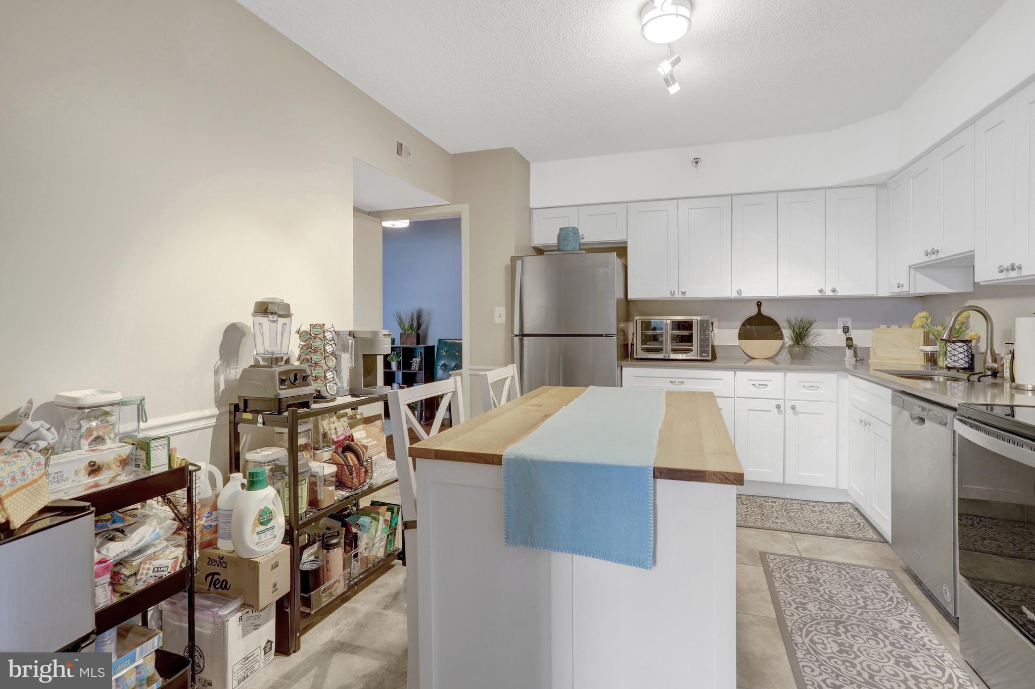 3713 S George Mason Dr #713