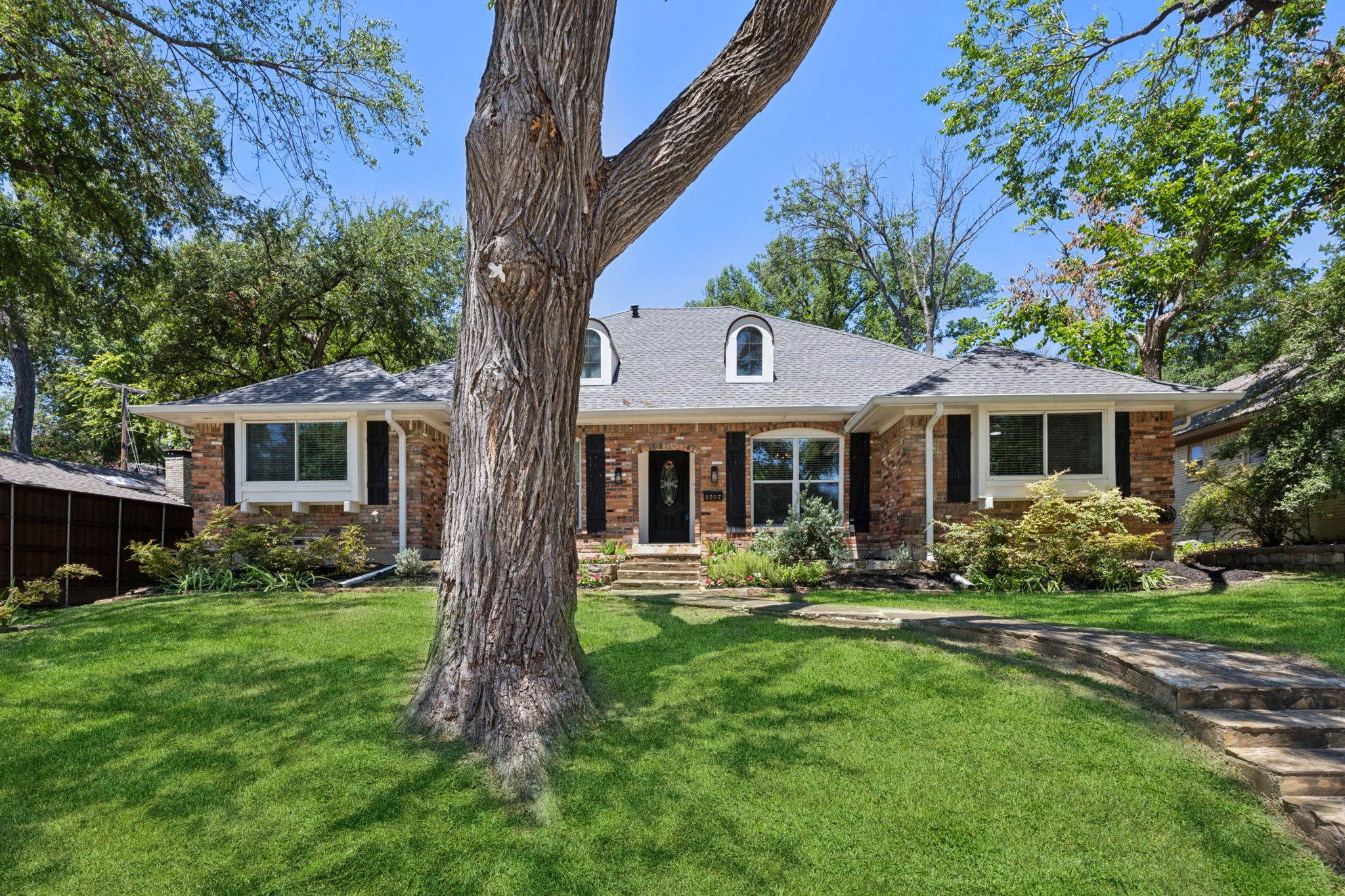 8907 Arborside Drive