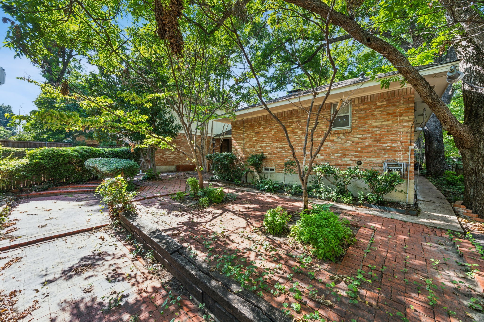 9646 Estate Lane