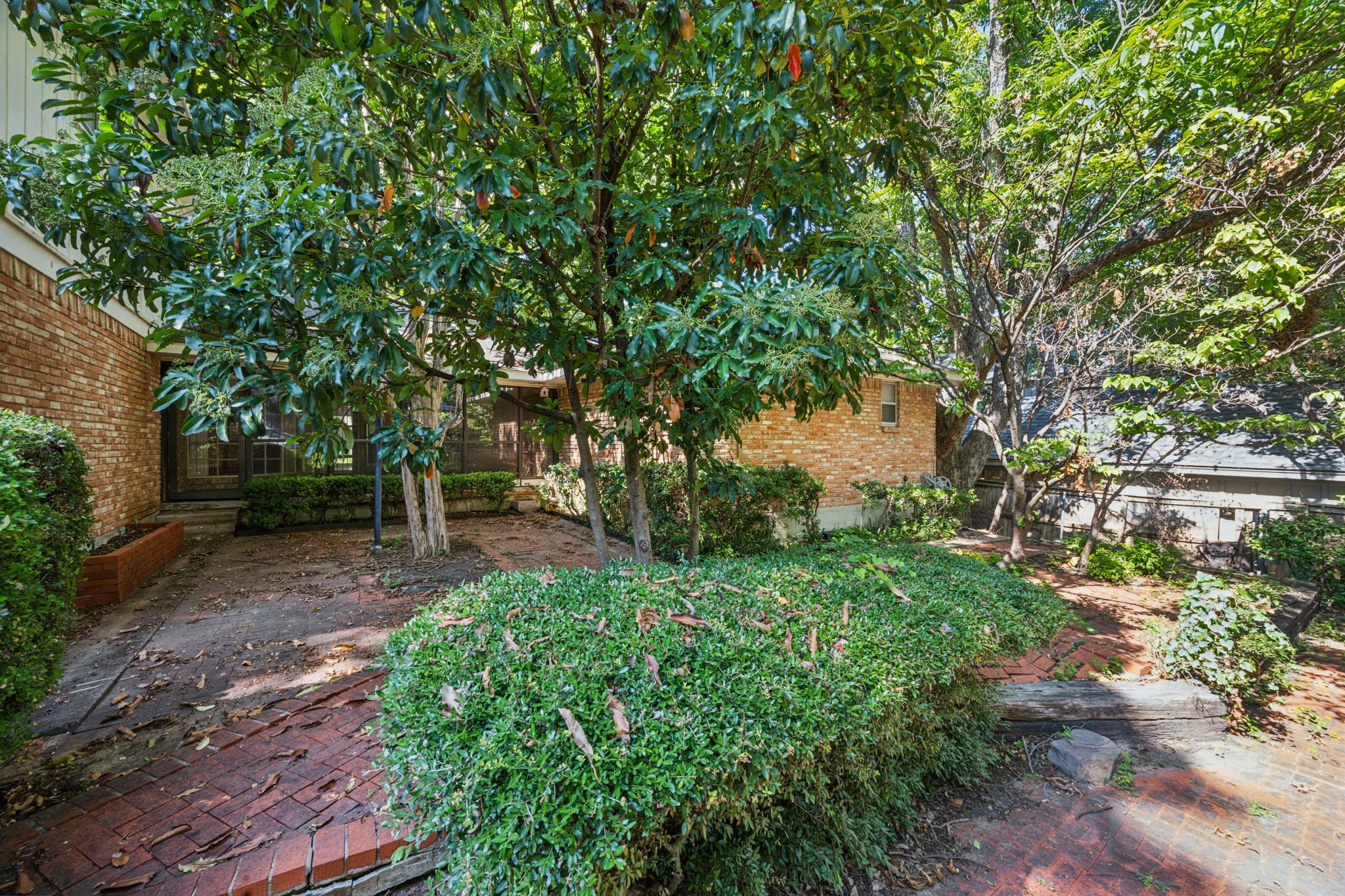 9646 Estate Lane