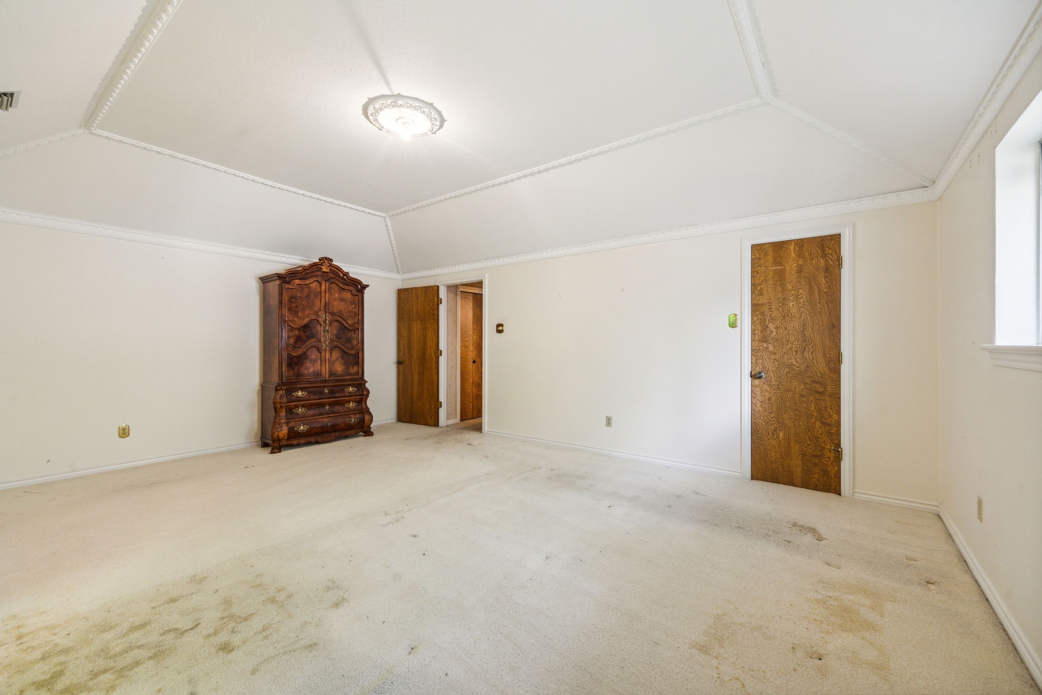 9646 Estate Lane